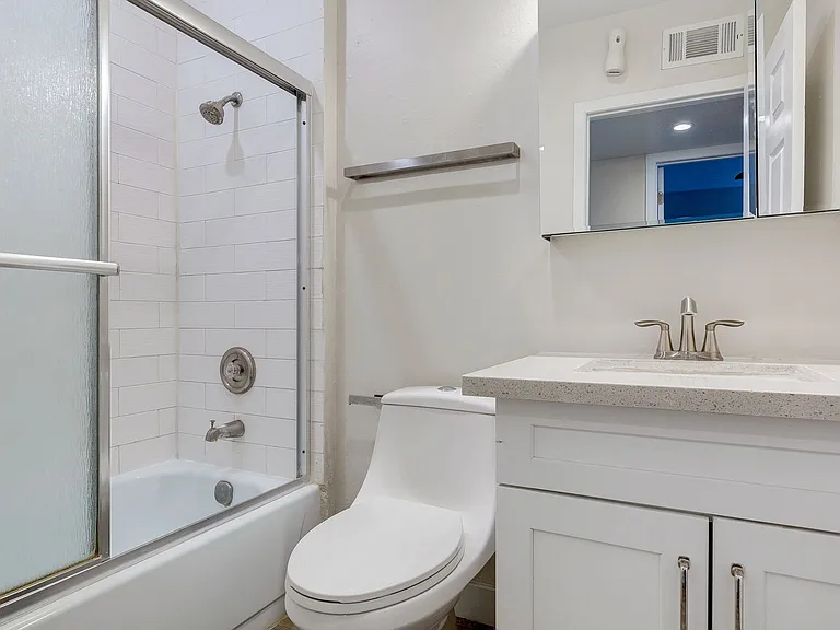 471 Jefferson Blvd — Photo 7