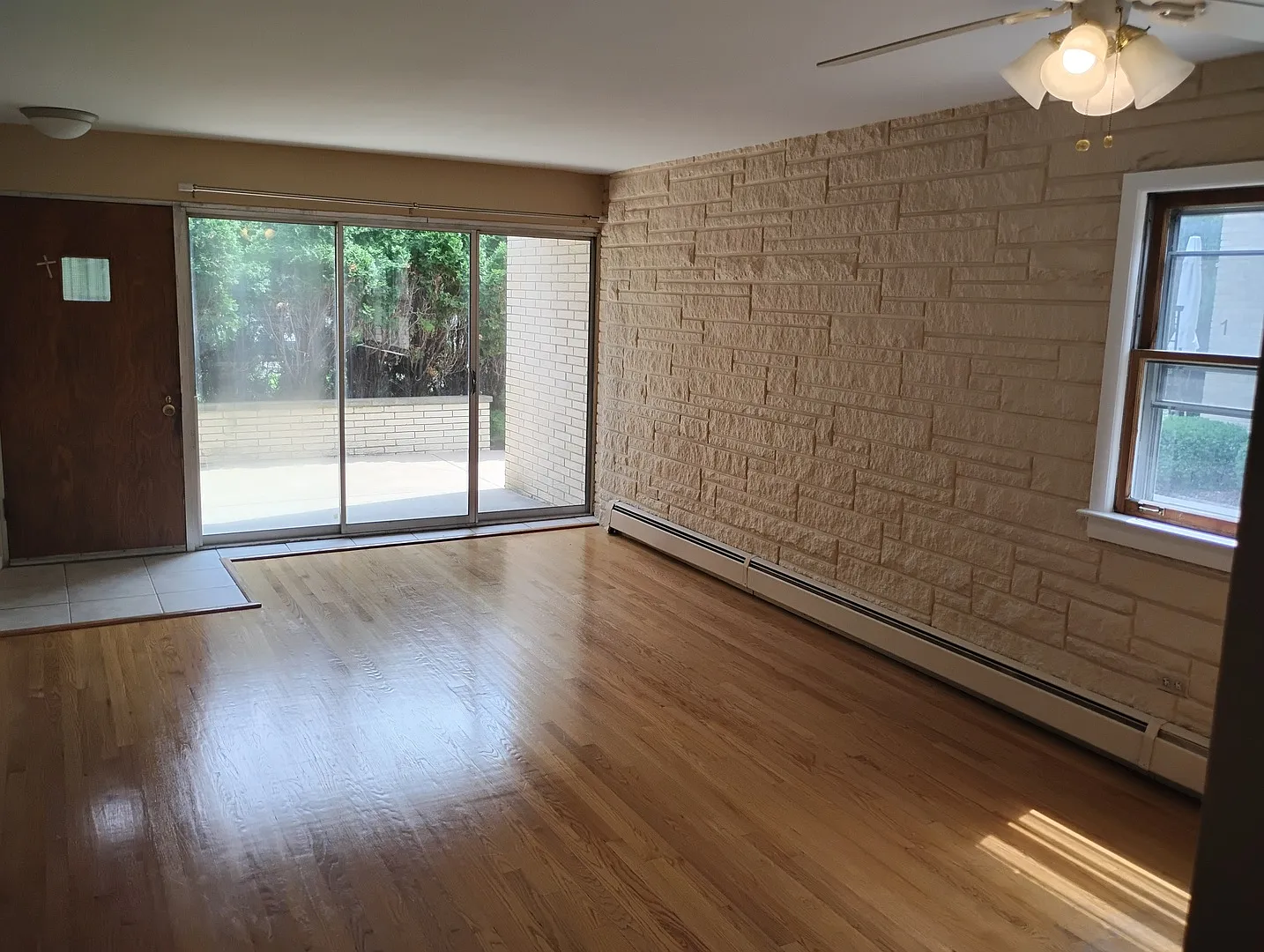 2 bed, 950 sqft, $1,750 — Photo 4