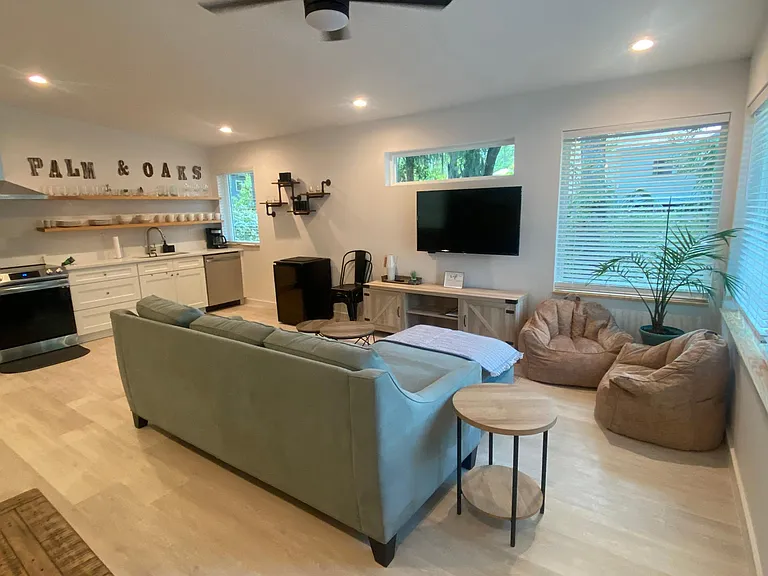 561 Live Oak St — Photo 6