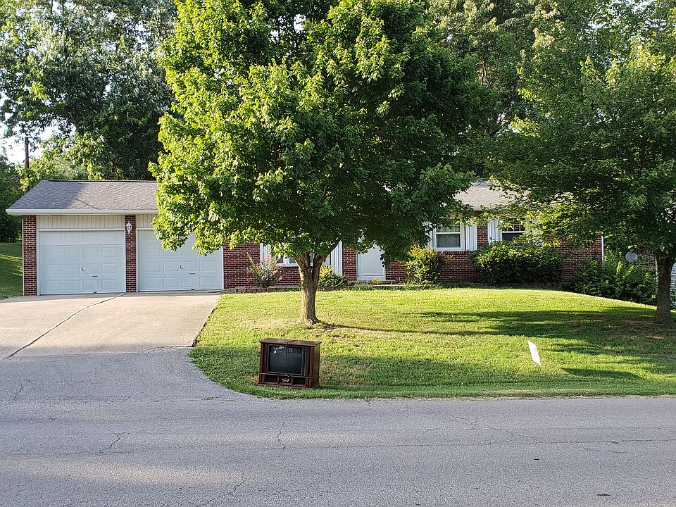 1st image of 1420 Woodland Dr