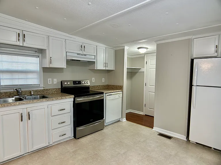 2145 Winston Rd — Photo 7