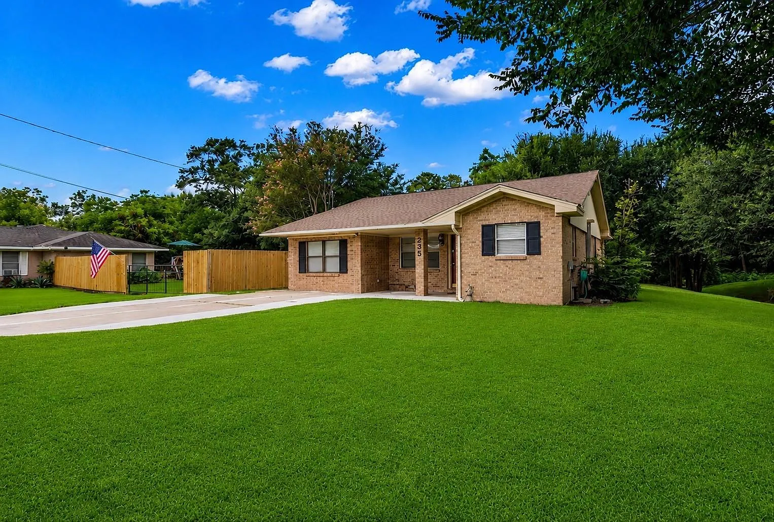 3 bed, 2.0 bath, 1400 sqft, $1,700 — Photo 2