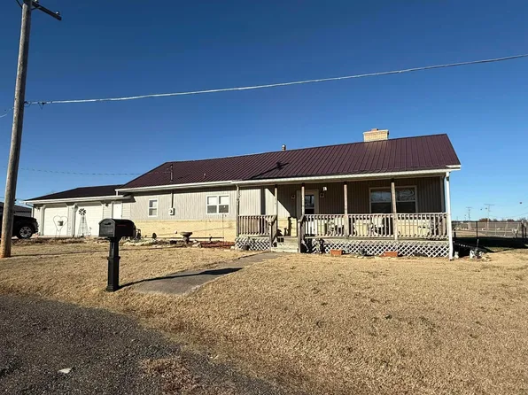 2 W Ash St, Herington, KS 67449