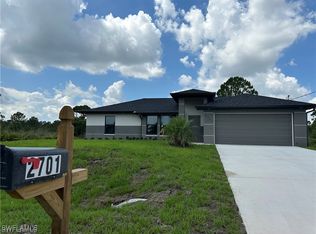 2701 40th St W, Lehigh Acres, FL 33971