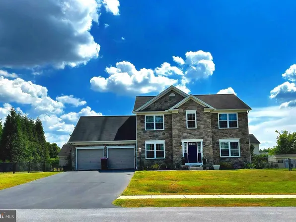 14732 Cedarbrook Dr, Greencastle, PA 17225