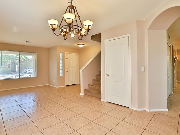4th image of 784 E Lovegrass Dr