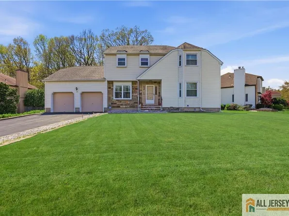 40 La Valencia Rd, Old Bridge, NJ 08857