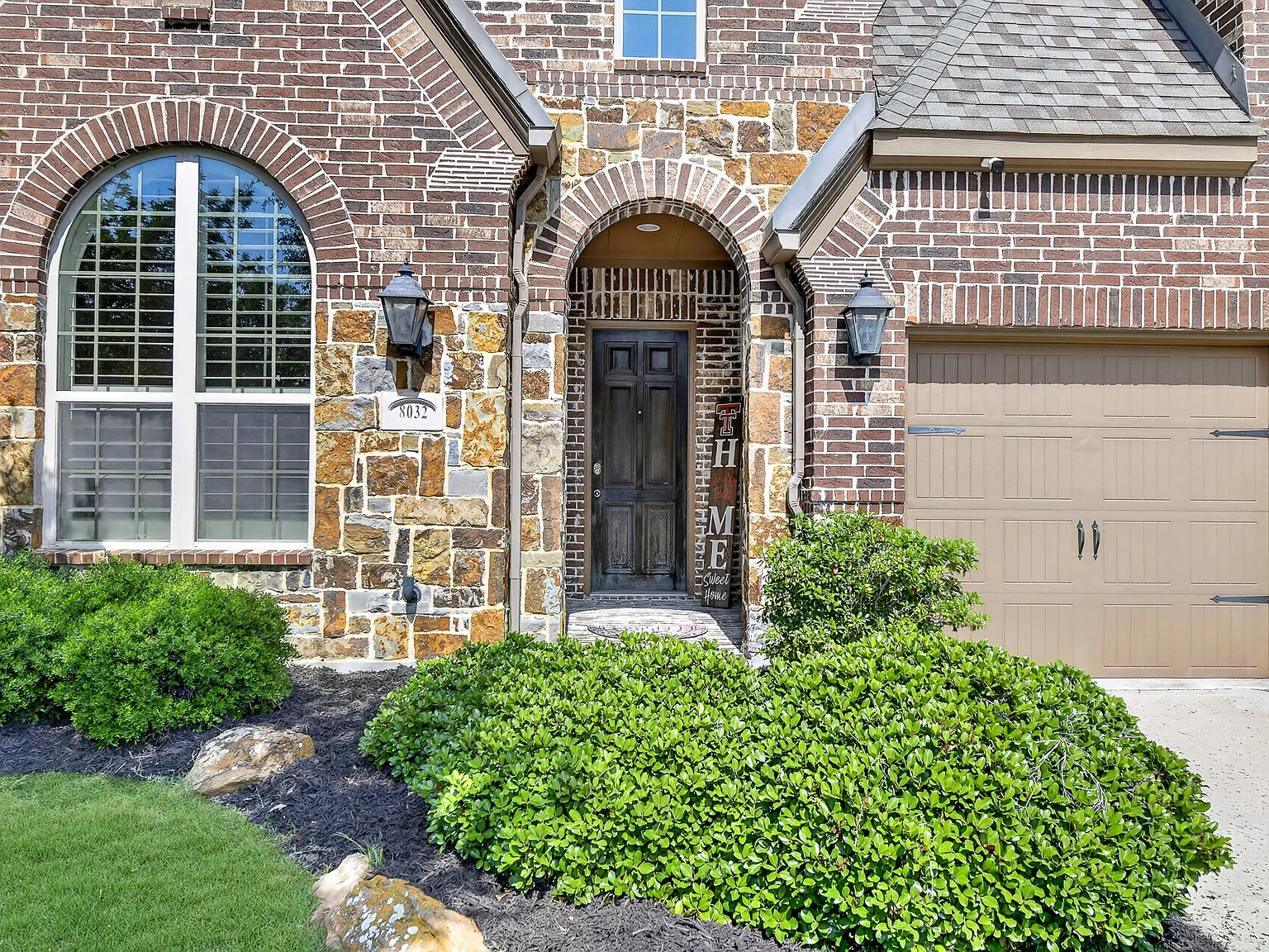 5 bed, 3194 sqft, $4,500 — Photo 1