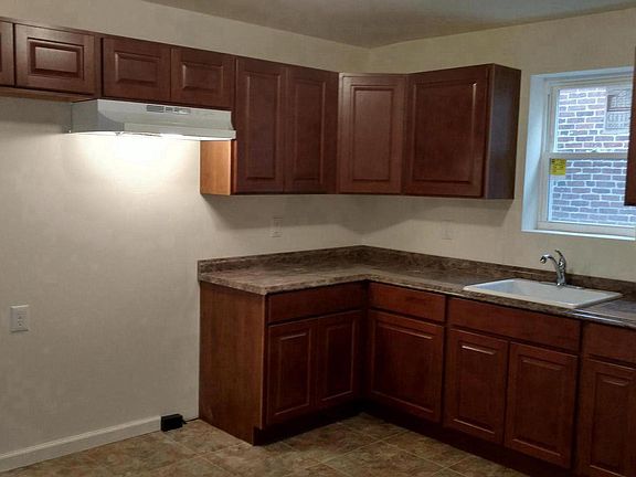 Older photo, Range and Refrigerator supplied.