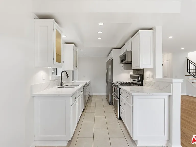 13025 W Moorpark St #101 — Photo 12