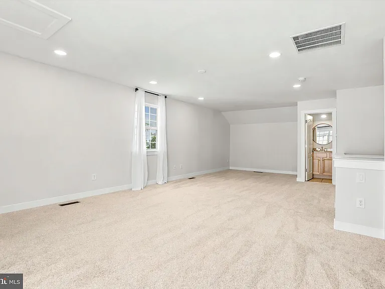 121 Hagen Dr #B — Photo 14