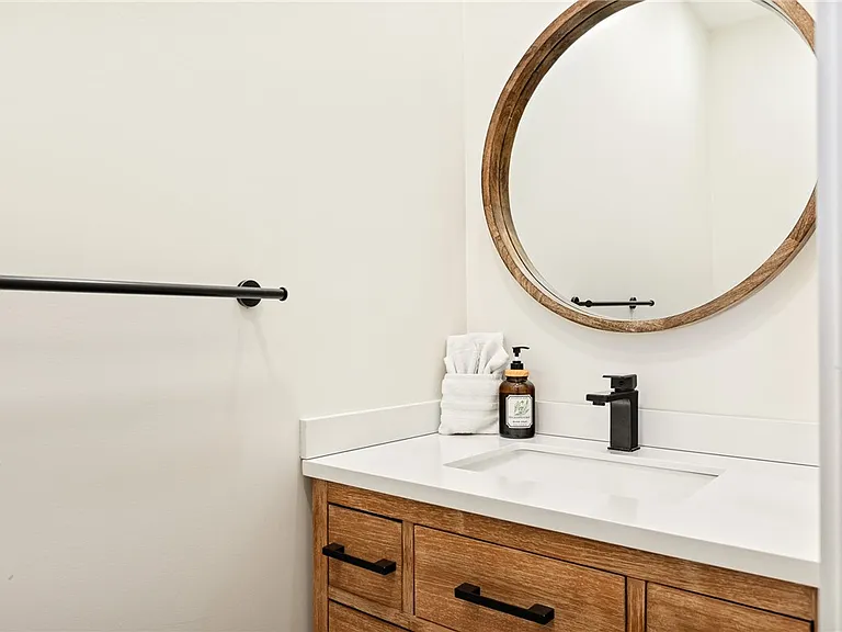1215 Valley View Dr — Photo 33