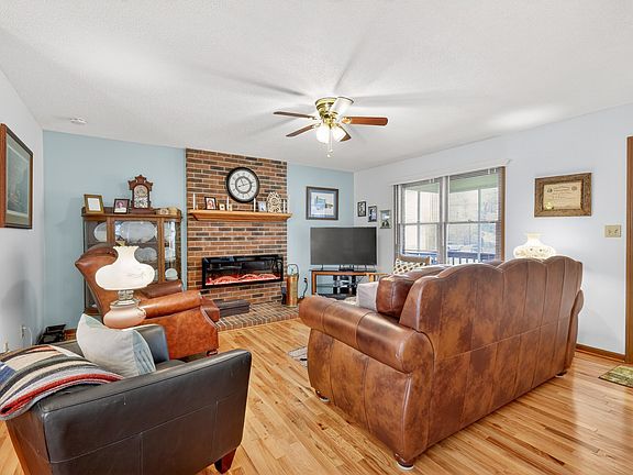 4th image of 1700 Harton Blvd