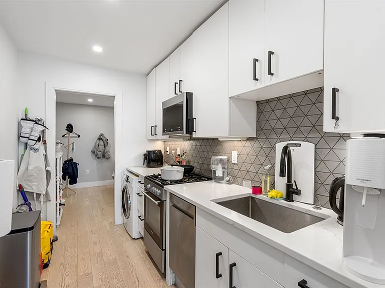 71 Border St #2 — Photo 7
