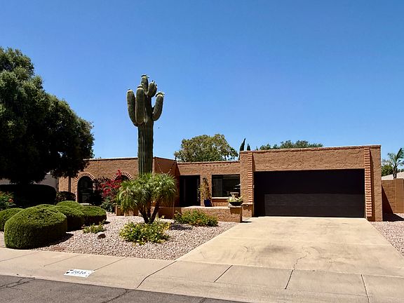 4 Bed, 2 Bath Home in the 32nd/Shea Corridor. Close to hiking, freeways, shopping and restaurants!
