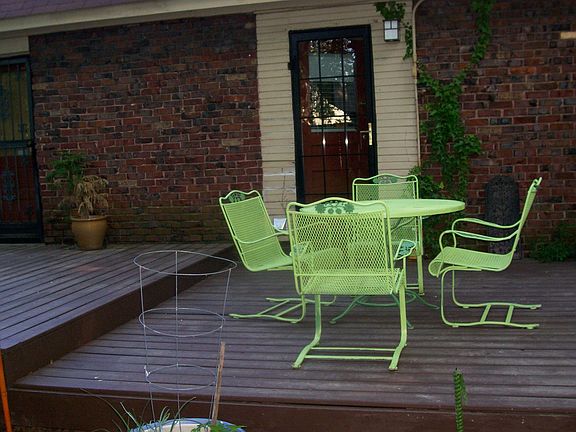 Great big deck for entertaining