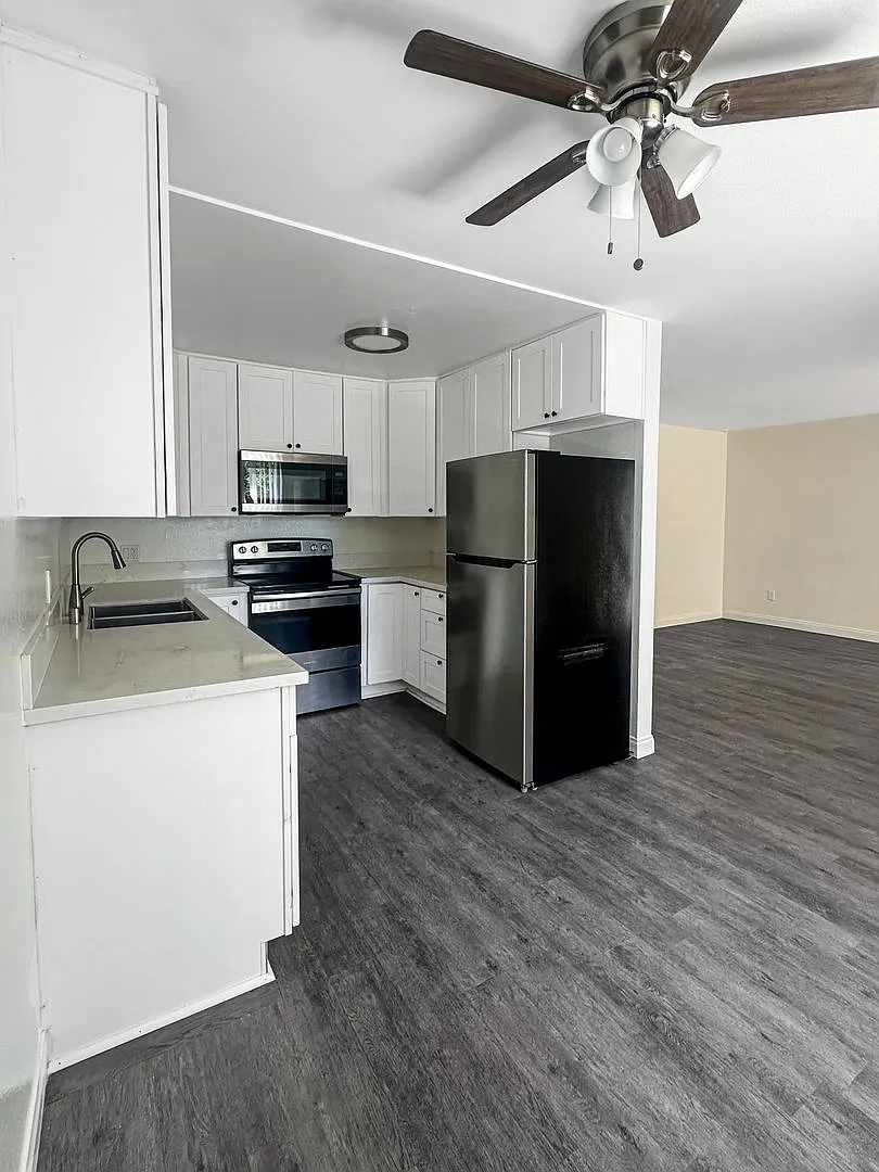 2 Bedroom, 2 Bath In Spring Valley — Photo 3