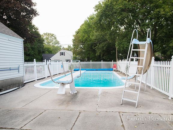 3rd image of 1018 Westmoor Dr NW