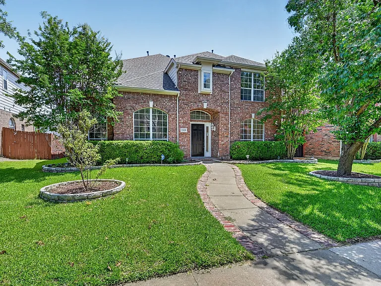 2328 Hunters Run Dr — Photo 32