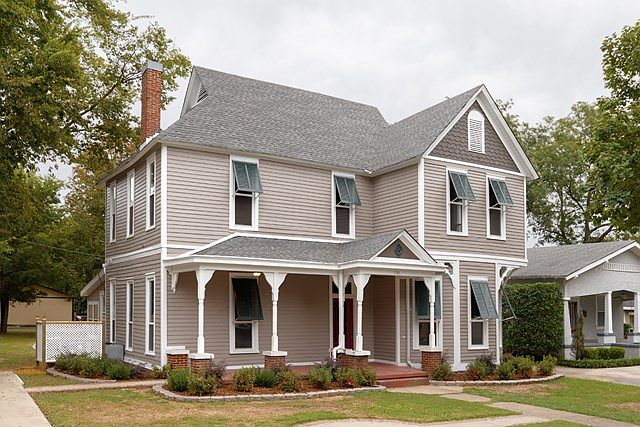 1st image of 758 Meridian St