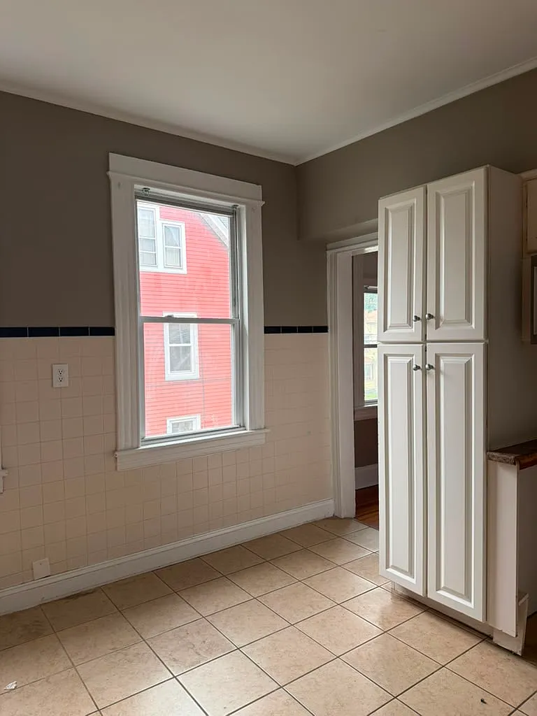 3 bed, $2,200 — Photo 4