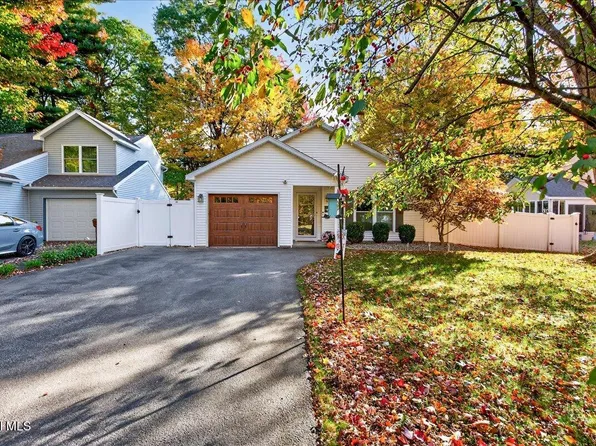 135 Goldfinch Lane, Ballston Spa, NY 12020