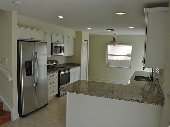 5th image of 6204 Willoughby Cir