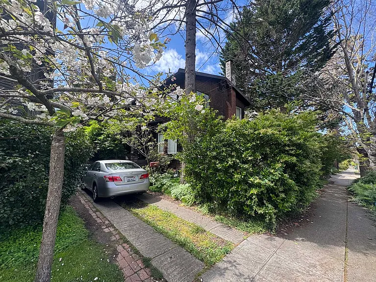 2836 Derby St — Photo 49