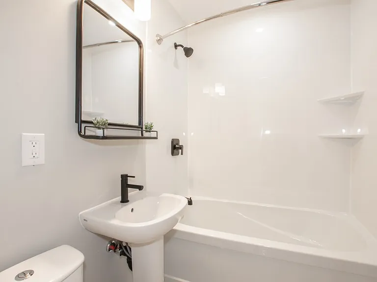 14 Welland Ave — Photo 12