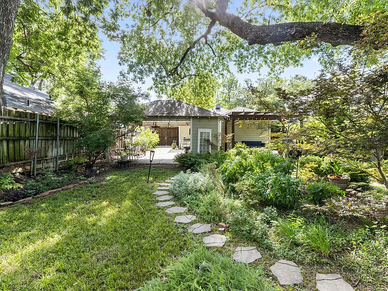 1130 S Montreal Ave — Photo 19