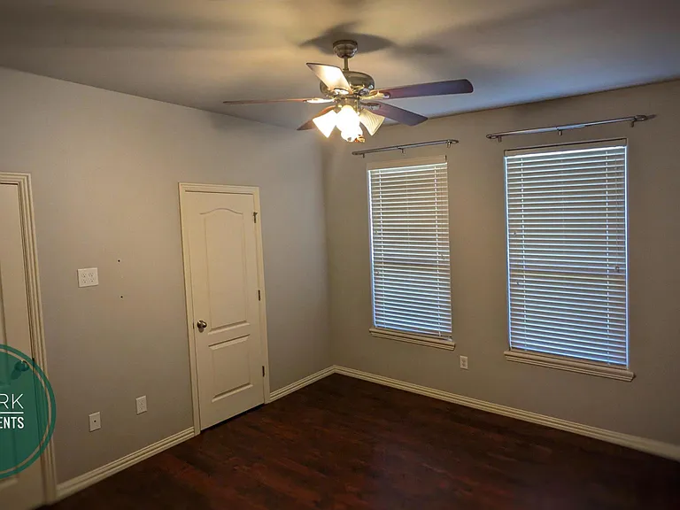 608 SW Wallstone Rd — Photo 22