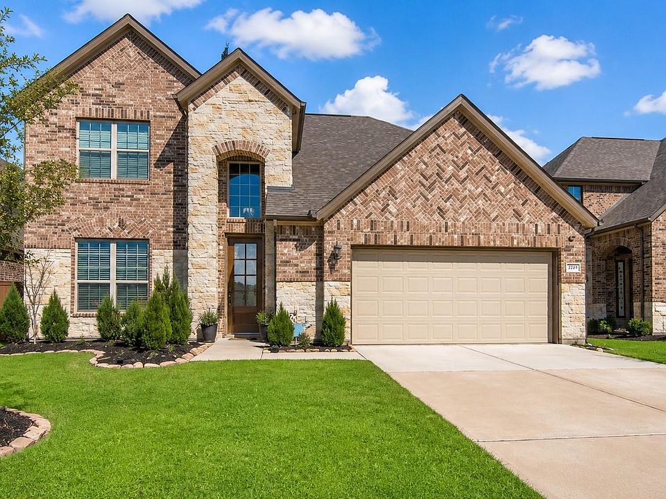 1st image of 4411 Woodridge Dr