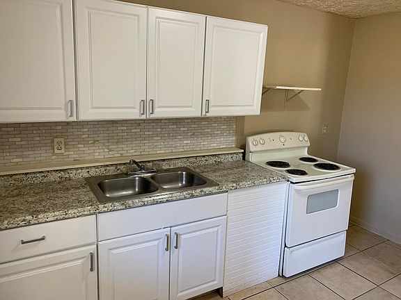 2nd image of 5218 Lexington Ave #1