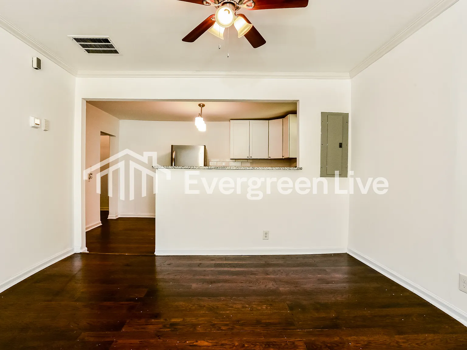 3 bed, 3.0 bath, 1305 sqft, $1,415 — Photo 4