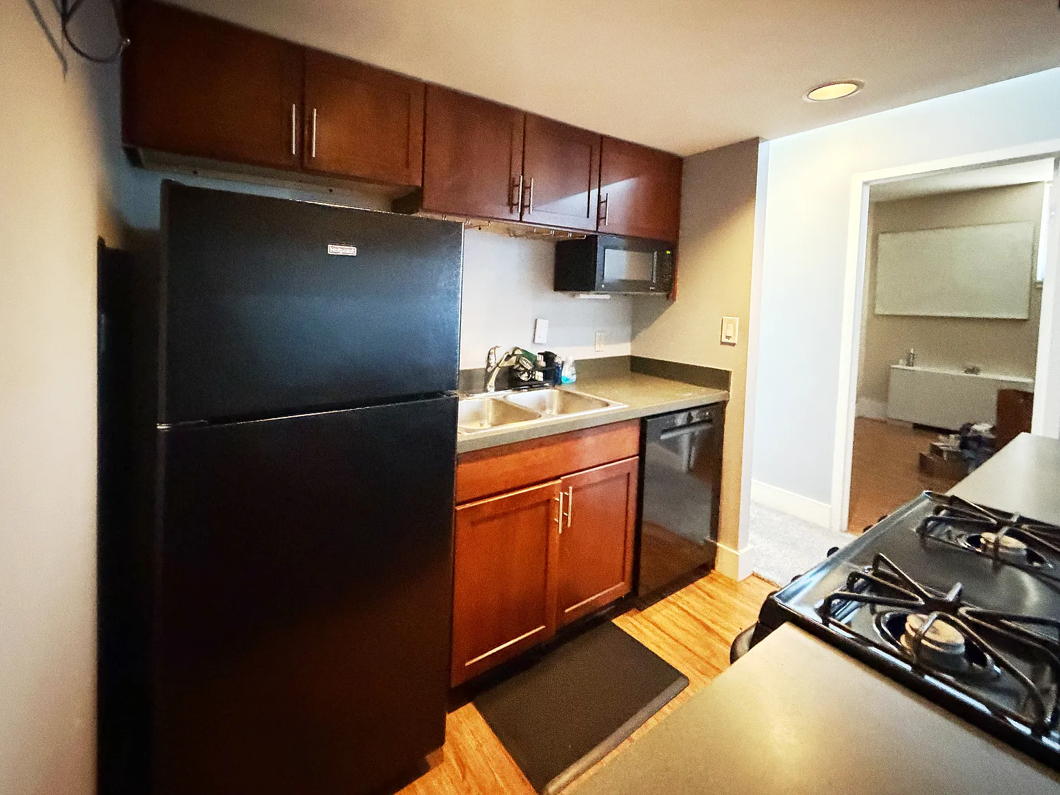 2 bed, 757 sqft, $1,350 — Photo 4