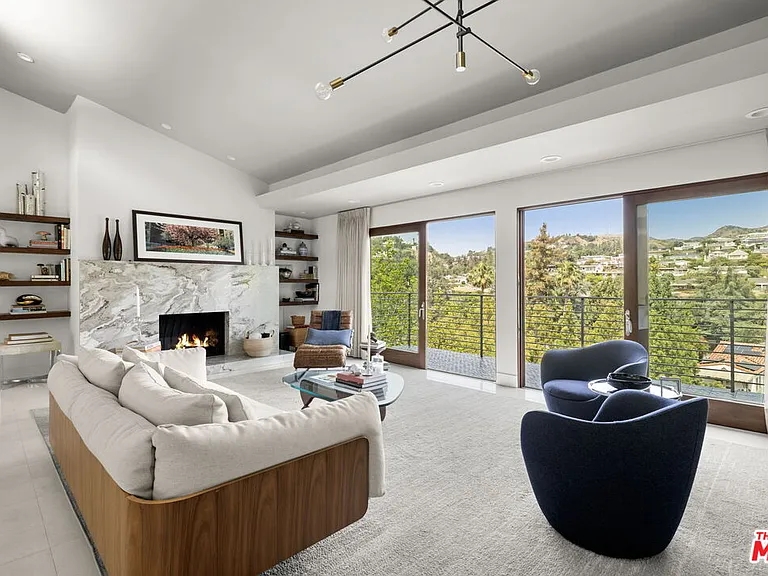 2035 De Mille Dr — Photo 7