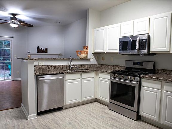 4th image of 3282 Hidden Cove Cir