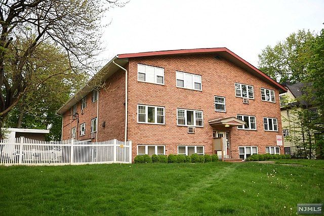 1st image of 35 S Willow St APT C1