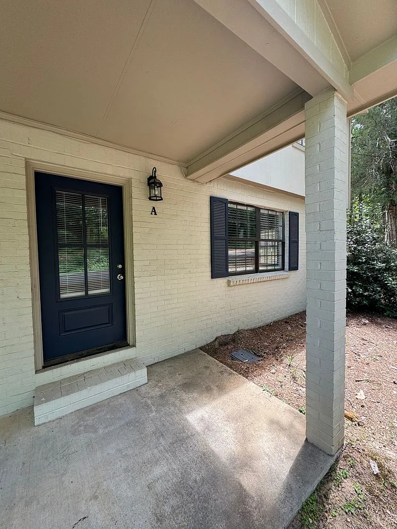 Excellent Location! 3 Bed 2.5 Bath Townhouse! — Photo 2