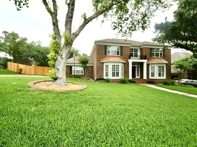 8910 Marybank Dr — Photo 2