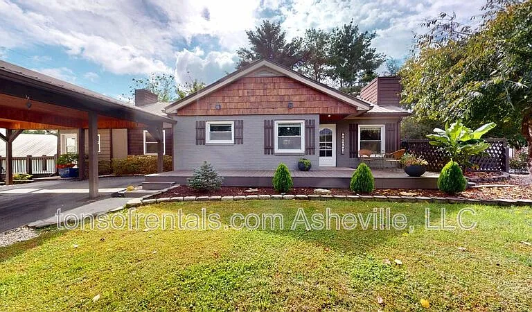 423 Crest Rd — Photo 1