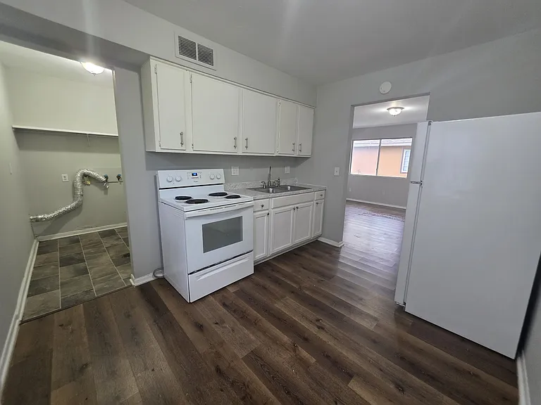 2398 Velma Ave — Photo 10