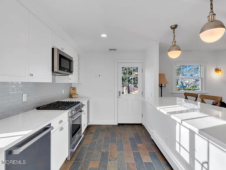 723 Pitney Dr — Photo 10