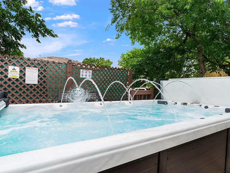 512 Edwards Dr — Photo 29