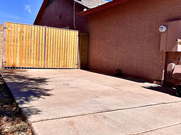 6528 N 80th Ave — Photo 3
