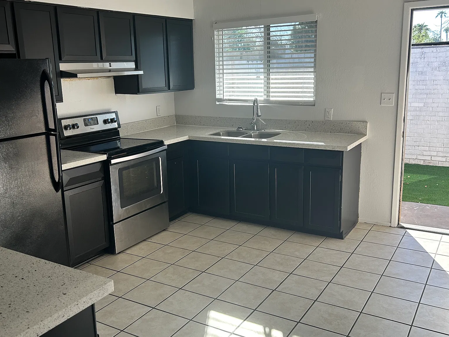 2 bed, 1000 sqft, $1,300 — Photo 4