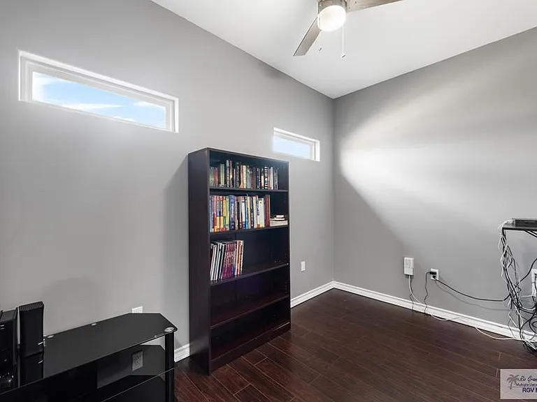 7180 Dominica Dr — Photo 16