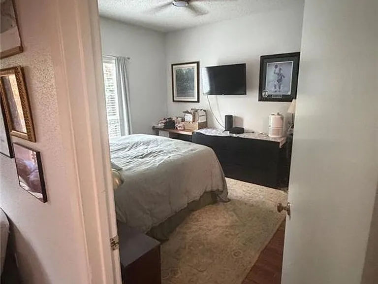 114 E 31st St #204 — Photo 6