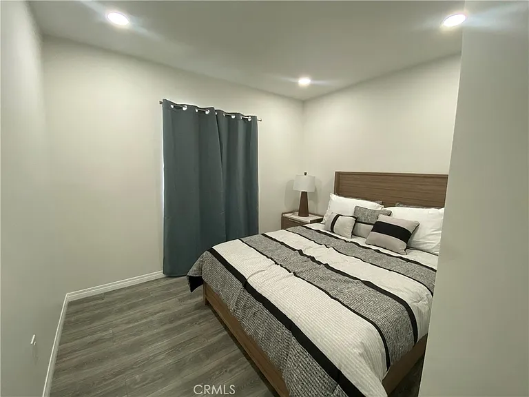10059 Woodale Ave — Photo 5