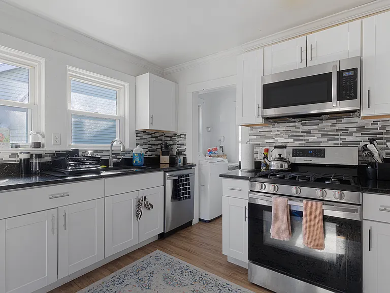 6 Endicott Ave — Photo 2